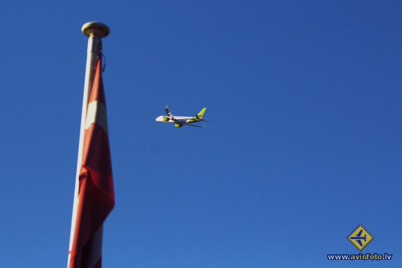 Airbus A220-300
