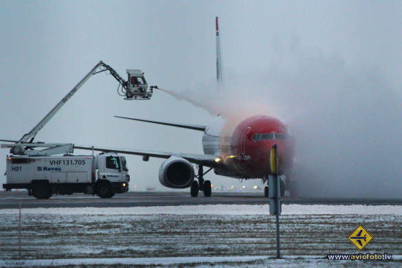 Boeing 737-8JP