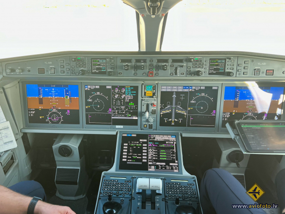 Airbus A220-300