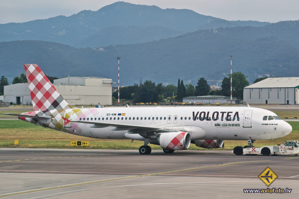 Airbus A320-216