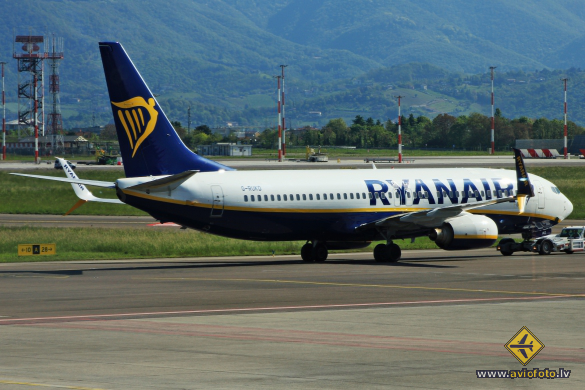 Boeing 737-8AS