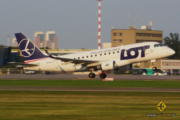 Embraer 170STD (ERJ-170-100STD)