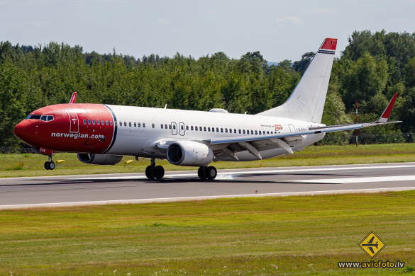 Boeing 737-8JP