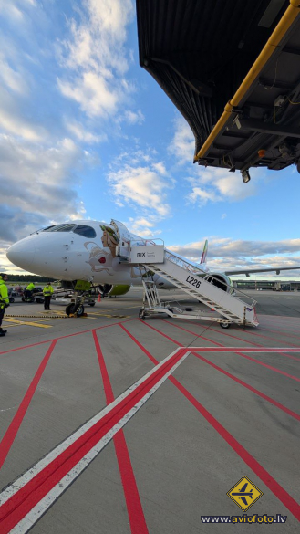 Airbus A220-300