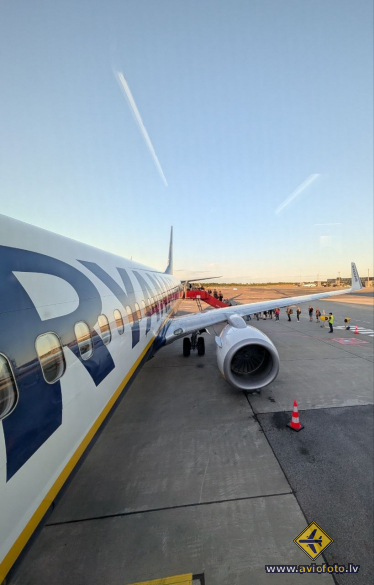 Boeing 737-8AS