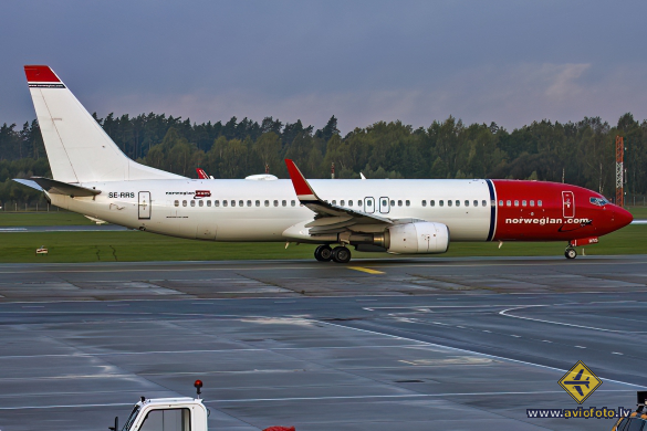 Boeing 737-8JP