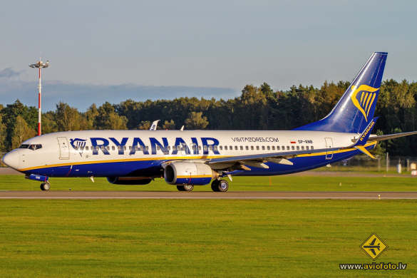 Boeing 737-8AS