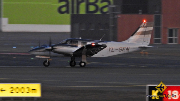 Piper PA-34-220T Seneca V