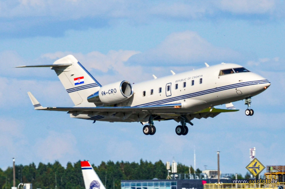Bombardier Challenger 604 (CL-600-2B16)