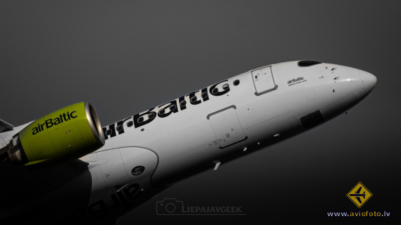 Airbus A220-300