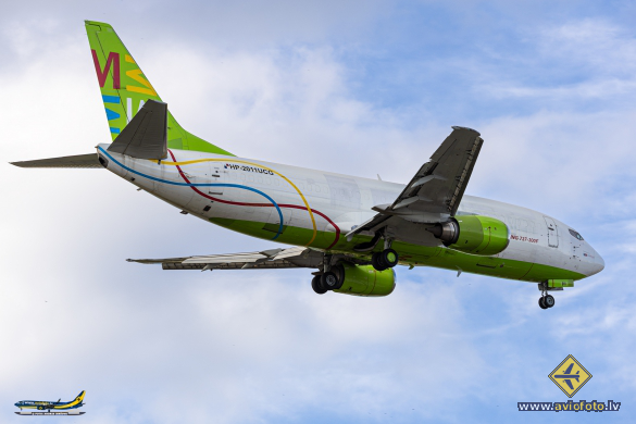 Boeing 737-3L9(QC)