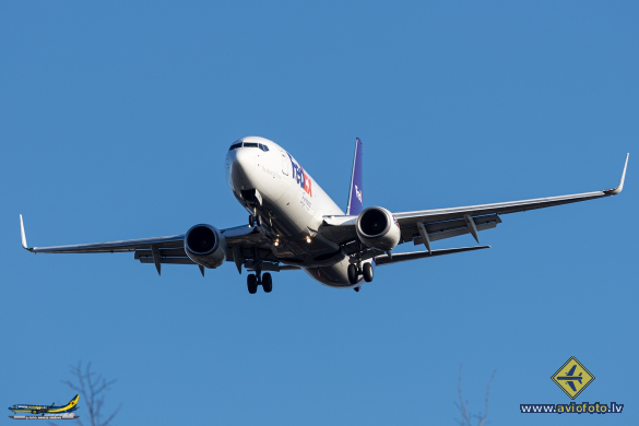 Boeing 737-8AS(BCF)