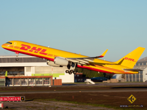 Boeing 757-256(PCF)