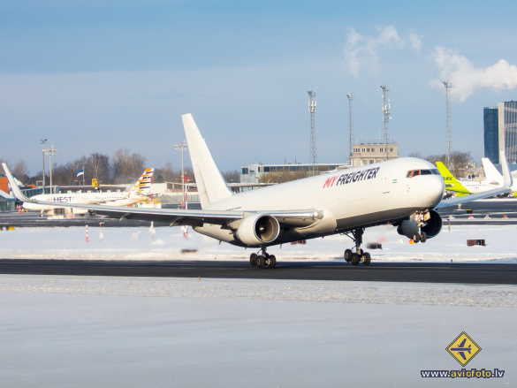 Boeing 767-333/ER(BCF)