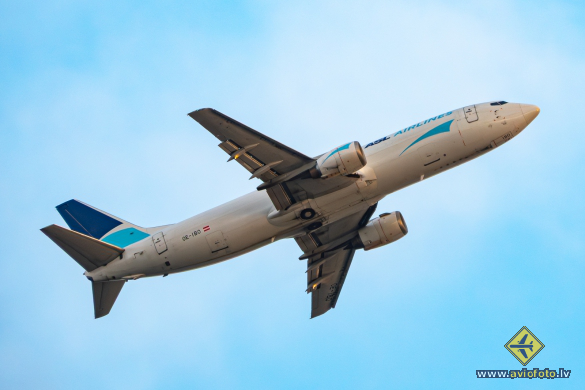 Boeing 737-490(SF)