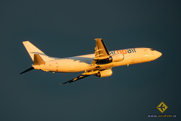 Boeing 737-49R