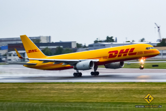 Boeing 757-223(PCF)