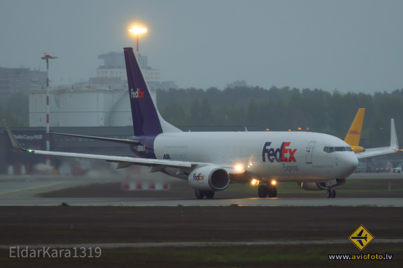 Boeing 737-8AS(BCF)