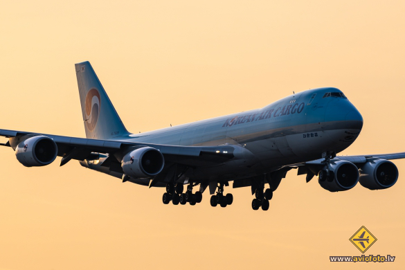 Boeing 747-8B5F/SCD