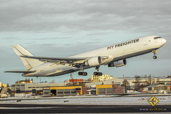 Boeing 767-333/ER(BCF)