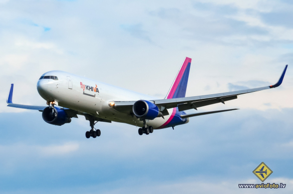 Boeing 767-304/ER(BCF)