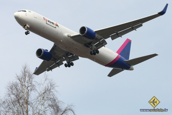 Boeing 767-304/ER(BCF)