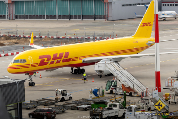 Boeing 757-256(PCF)