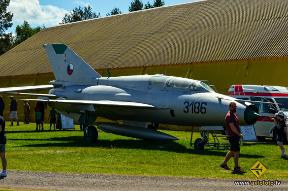 Mikoyan-Gurevich MiG-21UM