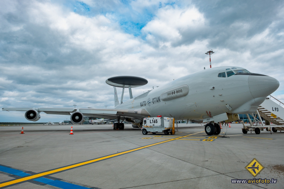 Boeing E-3A Sentry (707-300)