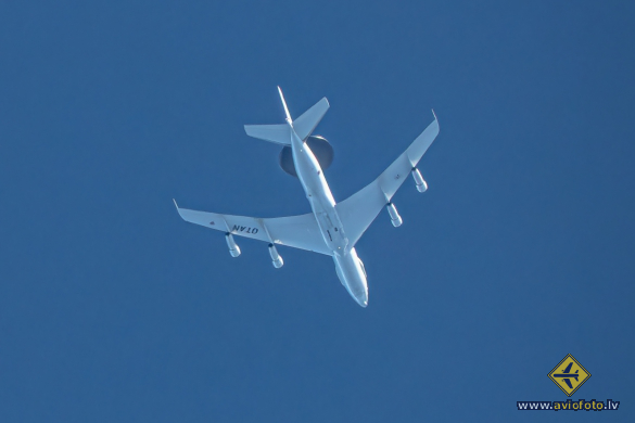 Boeing E-3A Sentry (707-300)