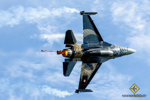 Lockheed Martin F-16C Fighting Falcon 