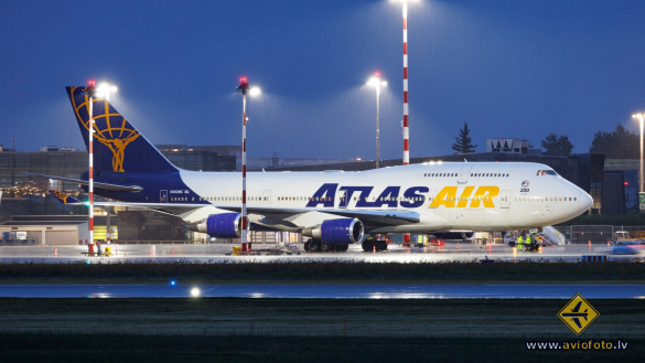 Boeing 747-443