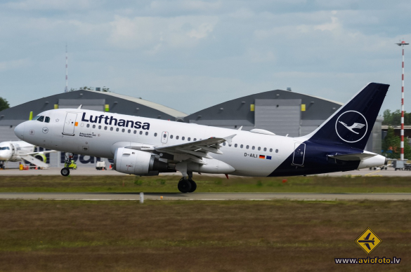 Airbus A319-114