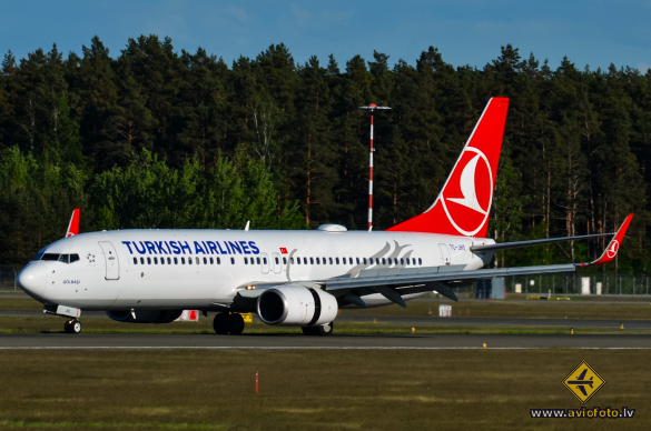 Boeing 737-8F2