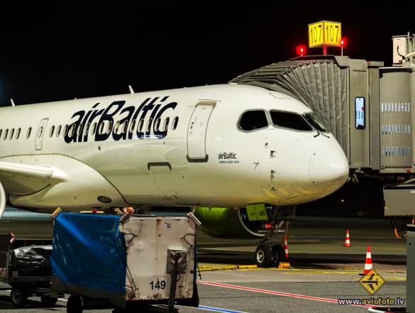 Airbus A220-300