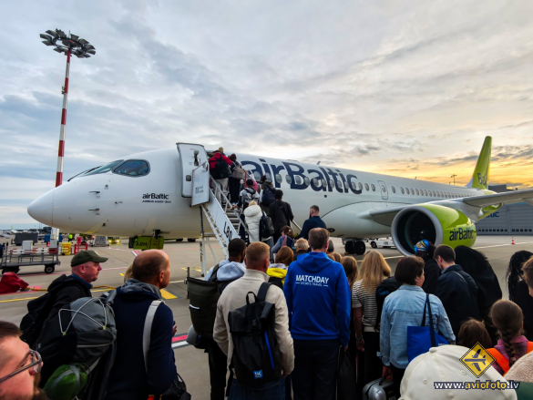 Airbus A220-300