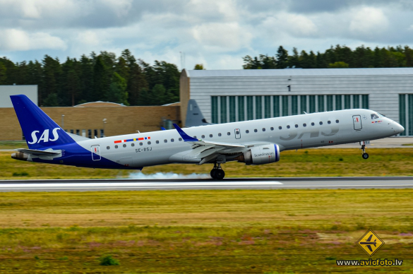 Embraer ERJ-195LR
