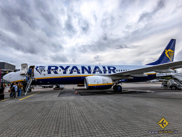 Boeing 737-8AS