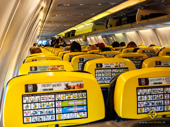 Boeing 737-8AS