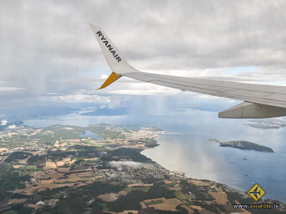 Boeing 737-8AS