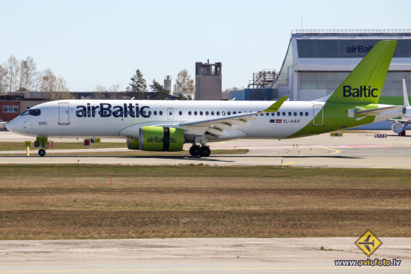 Airbus A220-300