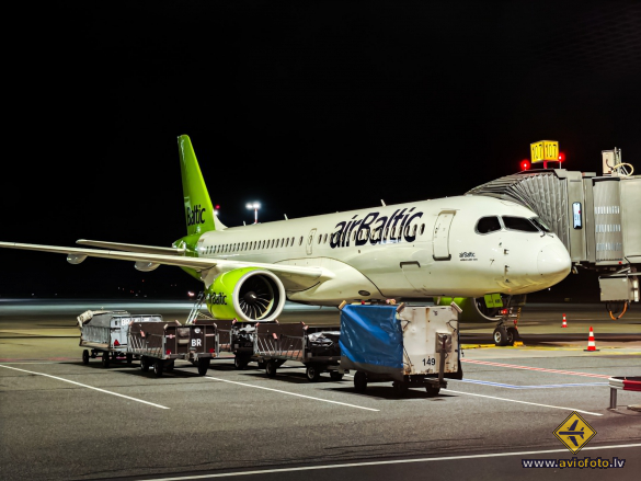 Airbus A220-300