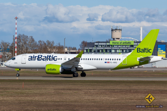 Airbus A220-300