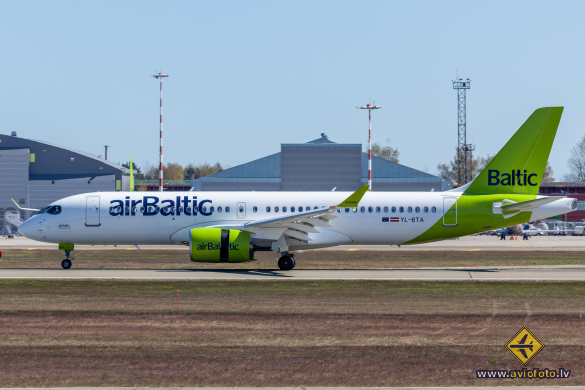 Airbus A220-300