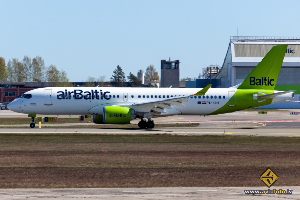 Airbus A220-300