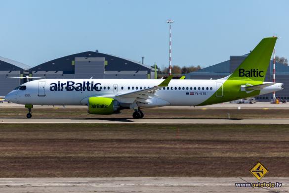 Airbus A220-300
