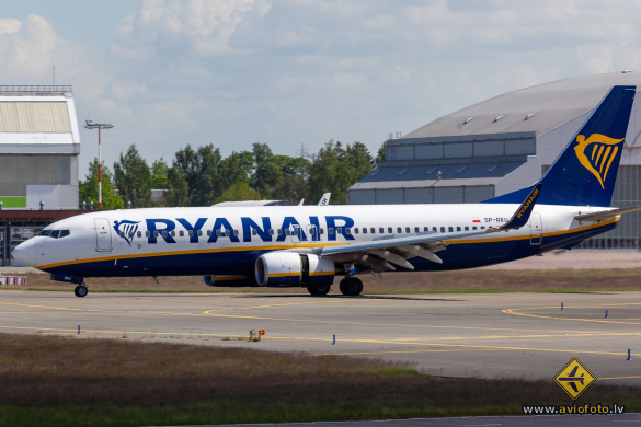 Boeing 737-8AS