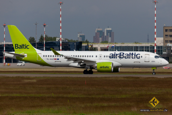 Airbus A220-300