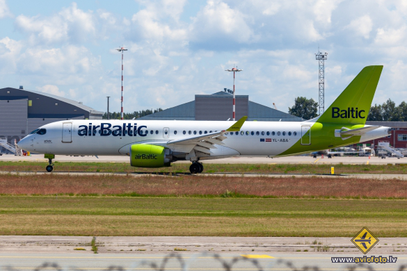 Airbus A220-300