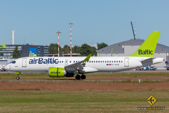 Airbus A220-300